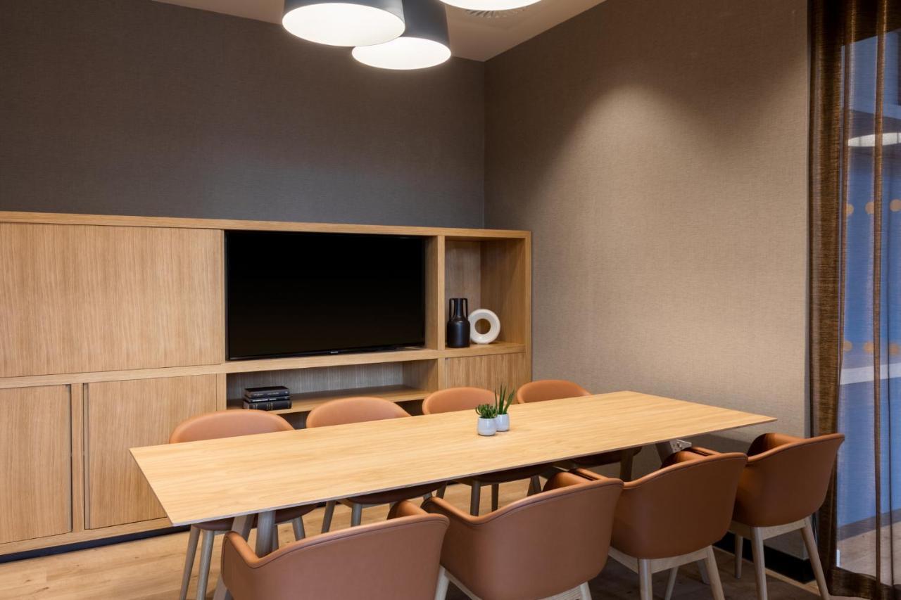 Courtyard By Marriott Glasgow Sec ภายนอก รูปภาพ
