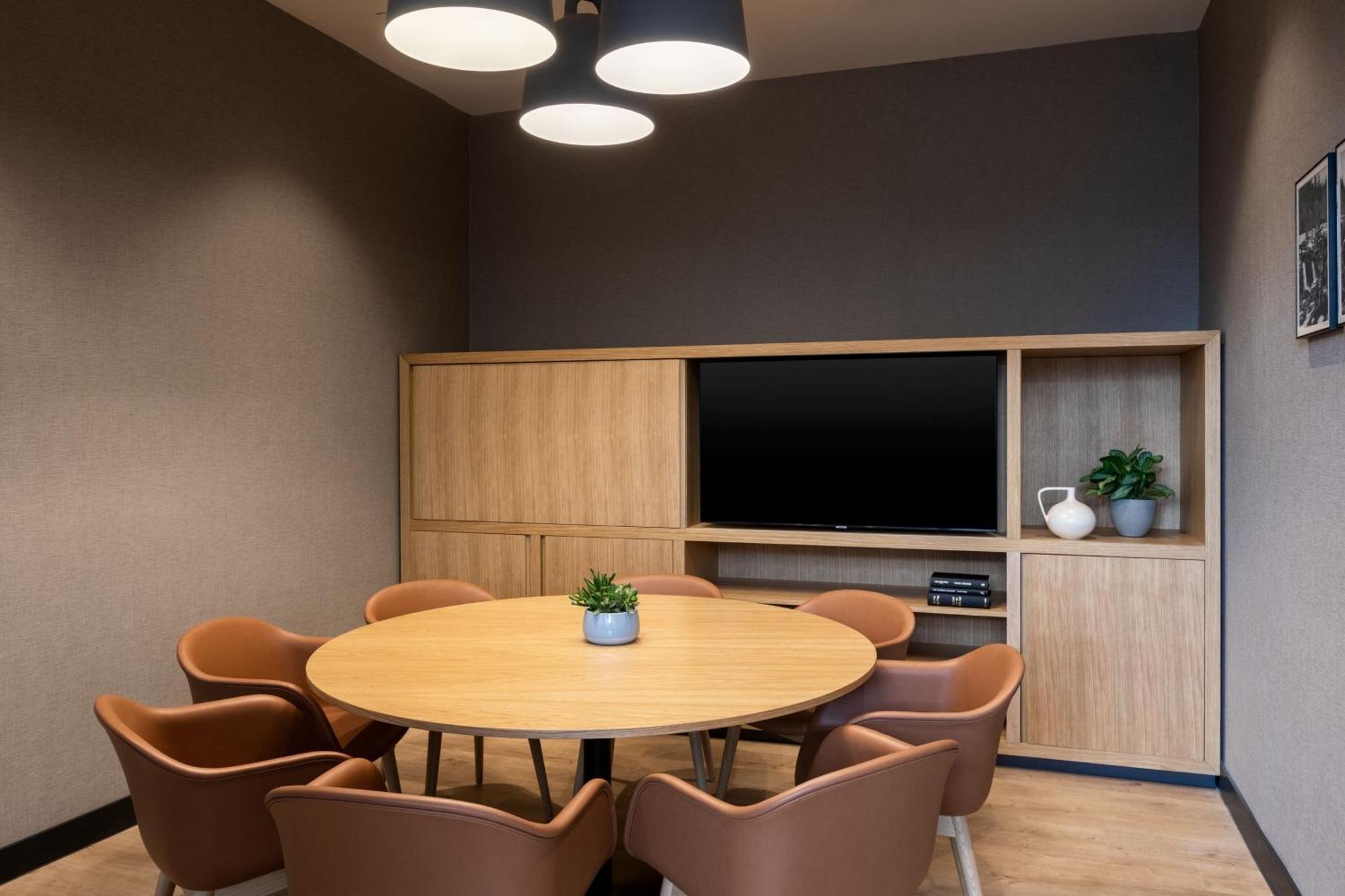 Courtyard By Marriott Glasgow Sec ภายนอก รูปภาพ